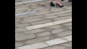 Hor&aacute_rio de trabalho, desci pra fumar e me deparei com isso! Pau duro na hora!