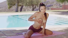 Pretty Amazingly hot girl Elizabeth T doing some exercises outside and getting naked