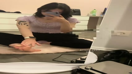 Ayiuu_feet on X lick her own feet and suck her toes porn