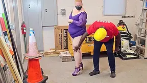 Female Boss Asked Her Maintenance Man To Cum Inside & Get Her Pregnant