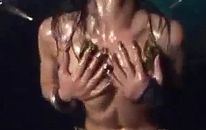 Micro bikini oil dance-kaede