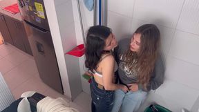 lesbianas follando en cuarto de ropas