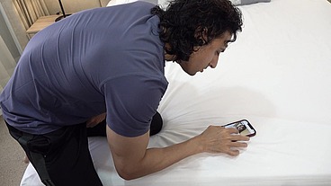 Alquilo mi apartamento a un INDIO morboso y me lo follo para cobrarme el alquiler