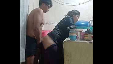 Empleada follada en la cocina, casi nos descubre la esposa de mi patr&oacute_n CDMX