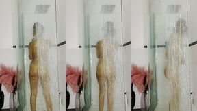 apres une journee bien remplie hop a la douche