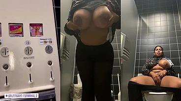 Me masturbo en el lavabo del aeropuerto