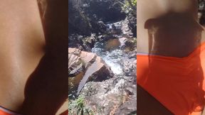 eu nao pude resistir! guia do penis grande me come deliciosamente na cachoeira no meio da natureza / i couldn t resist! big penis guide eats me deliciously at the waterfall in the middle of nature