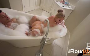 Bubble Bath Time with Veronica Cruz and Dexxx Blue