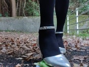 女装ヒールでぬいぐるみ踏みつぶしクラッシュフェチ japanese crossdresser heels crush fetish public