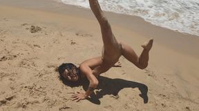 Real Amateur Couple Fucking in Public Beach - Doggy Style &amp; Blowjob