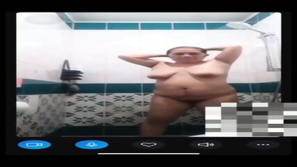 Pinay mom having shower sex show with her boyfriend on cam