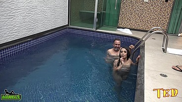 Michelli Beatriz por trás das câmeras se prepara para uma cena de anal - Vinny Kabuloso