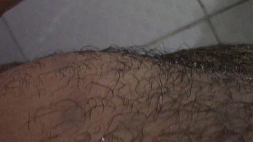 Batendo punheta bem gostosa no banho