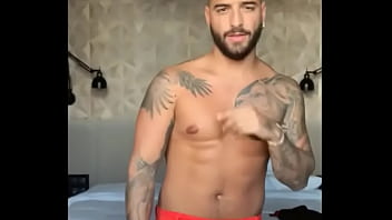 Porra de macho gostoso esse Maluma