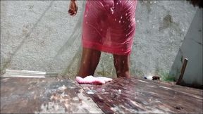 Bath in open place.වේසි කිම්බ අතුල්ලා අතුල්ලා..නානවා..මම අත. - Rukshanaa XXX's Alluring Outdoor Bath Experience: A Captivating Show in Nature. වේසි කිම්බ අතුල්ලා අතුල්ලා..නානවා..මම අත..