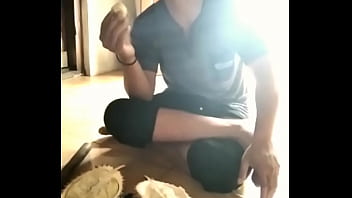 Tetangga cantik bajunya dibuka paksa