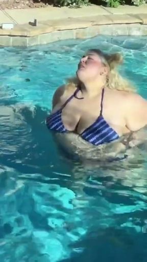 SSBBW Pool Girl