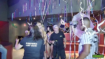 E está tudo pronto para começar a maior putaria do Brasil com as mais gostosas e bundudas - Bianca Naldy - Alessandra Marques - Bruna Black - Patricia Kimberly - Carol Fenix - Gih Rocha