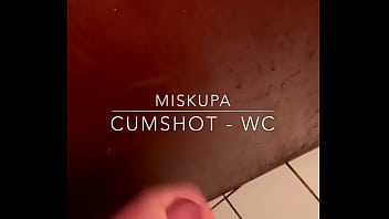 Miskupa  - Cumshot - WC &ouml_ffentlich