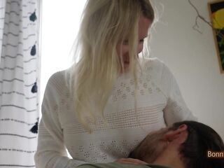 Reverse cowgirl close up, consummate view as this babe climaxes