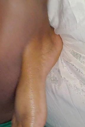 Masseuse Gets Her Redbone BBW Feet, Belly, N Titties Sucked on with Dia's 1st Footjob