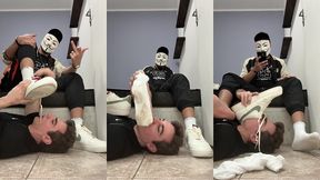 putinha pediu pra sentir o cheiro da minha sola antes de ser enrrabado.