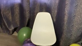looner in jeans poping balloons