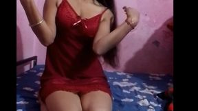 Bolo iss dress 👗 me kaisi lag rhi hoo tareef kr Dena ok