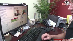Curvy cam girl fucks with a user infront of the cam and gets a facial
