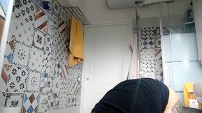 hot stepsista covers her ass with mud and p..