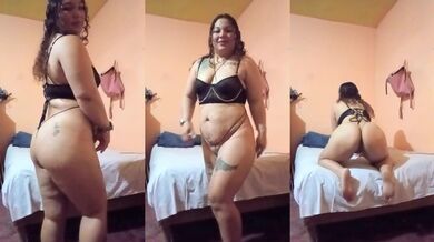 Mexican milf plays alone showing her panocha