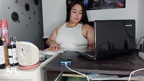 llego a mi oficina y le doy un rico masaje a mi companera y me la termino follando en la oficina - parte 1