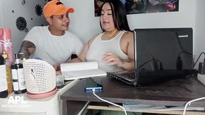 llego a mi oficina y le doy un rico masaje a mi companera y me la termino follando en la oficina - parte 1