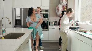 Brazzers: Voluptuous Ashlyn Craves More