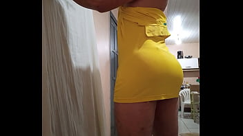 Nossa!!! Que tes&atilde_o de vestidinho amarelo. Bate uma pra mim.bate