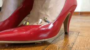 UNAWARE OFFICE GIANTESS CRUSHING TINIES IN HIGH HEELS - MP4 HD