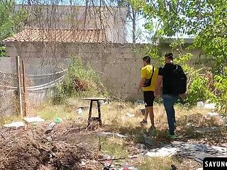 Rodrigo El Santo and Fer Froma bang each other while waiting