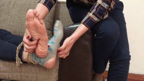 ONE SOCK TICKLING BIG SOLES - MP4 Mobile Version