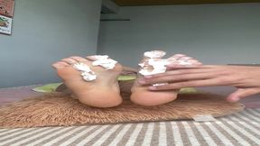 marido passa chantilly e chupa as solas dos meus pes ! esposa heyya