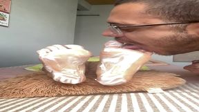 marido passa chantilly e chupa as solas dos meus pes ! esposa heyya