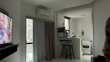 Faveladinho entra na minha casa para roubar só que ver eu deitada peladinha em troca do roubo come minha pepeca