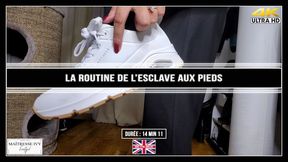 La routine de l'esclave aux pieds 4K ST