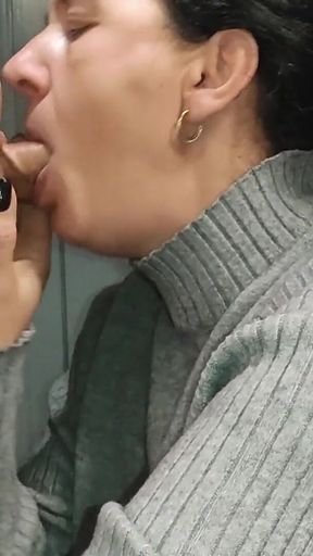 Mature MILF Wife Blowjob with Cum in Mouth