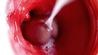 Creampie, Masturbation, Cumshot, Ohne Sattel, Abspritzen, Sperma in der Muschi – Fetisch-Hardcore-Video von russischen Typen, großer Schwanz wird ohne Sattel in den Arsch gefickt