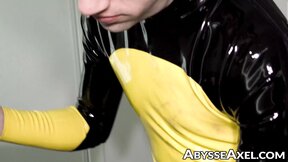 Axel Abysse had a fantastic experience in a watery and sweaty vacuum bed with Ri