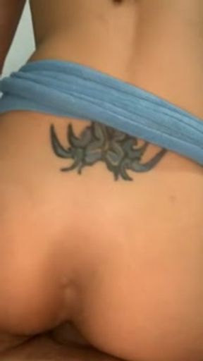 Enquanto meu marido estava no trabalho dei a buceta e cú gostoso para o amigo dele