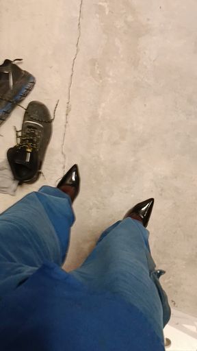 Crossdressing at work - Friday 12:04