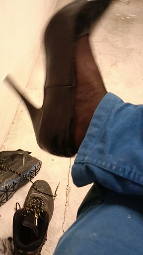 Crossdressing at work - Friday 12:04