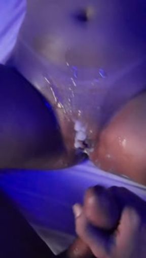 VOYEUR COULD NOT RESIST SEEING MY TAN AND I GOT A LOT OF CUM ON TOP OF THE PUSSY