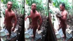 pedreiro gostoso tomando banho depois da obra, pauzao dotado e grosso